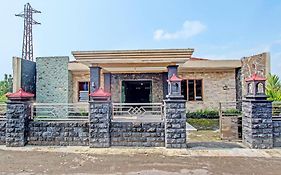 OYO 91353 Hotel Surya Andesa